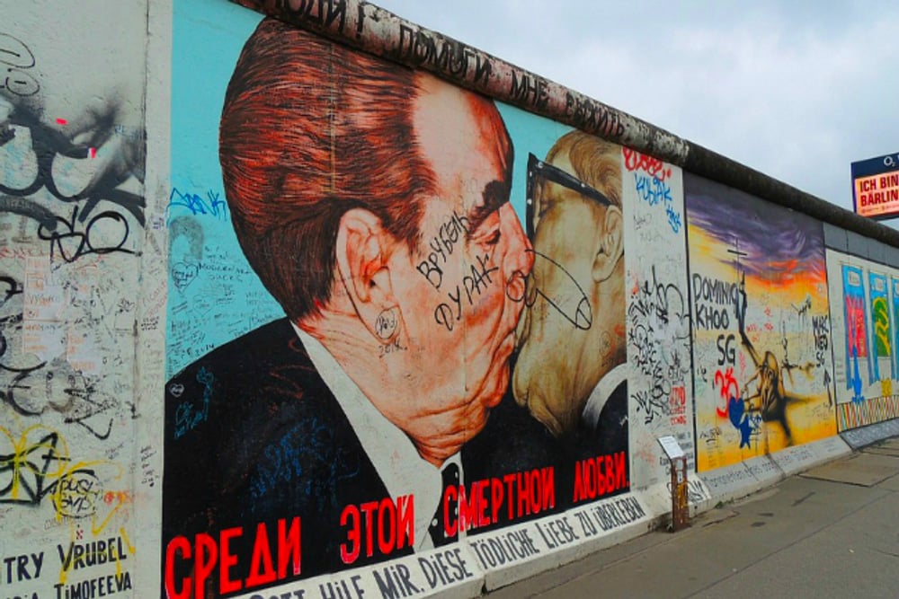 THE BERLIN WALL / EAST SIDE GALLERY